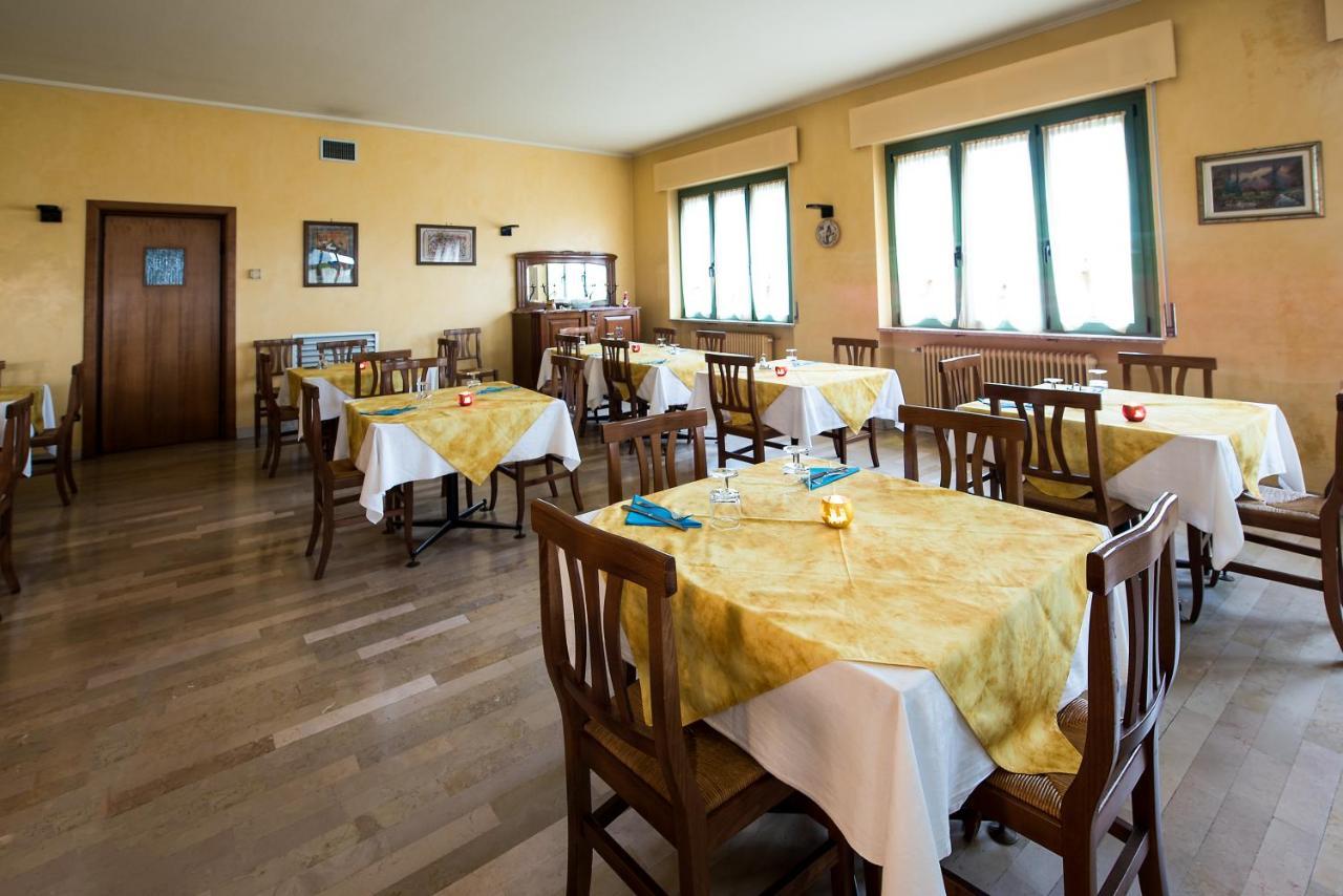 Albergo La Rovere Ровербелла Экстерьер фото