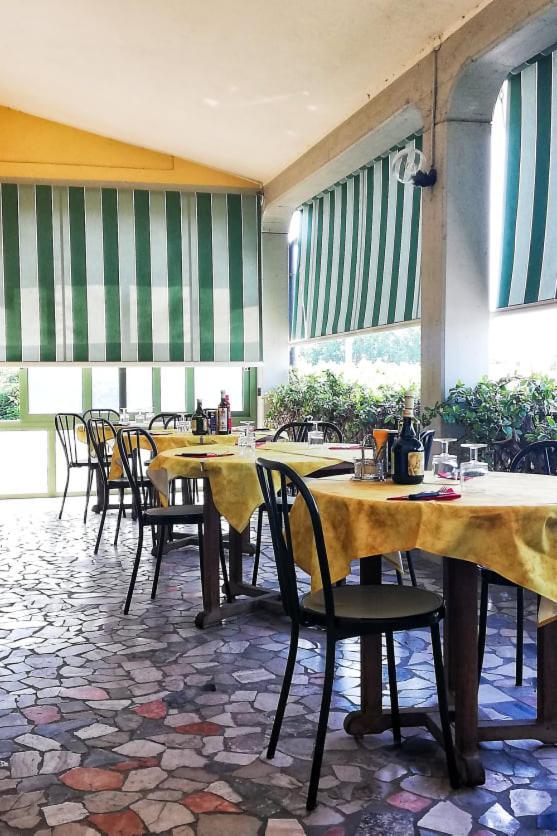 Albergo La Rovere Ровербелла Экстерьер фото